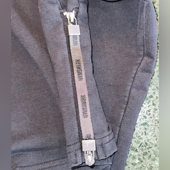 2 for $26 Gymshark Black Cropped Hoodie with Side Zip & Lock Detail Size Small - Picture 5 of 8